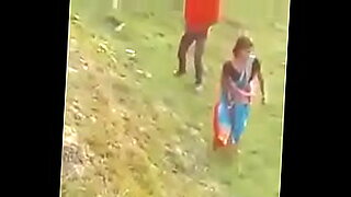 自転車　小柄な女の子　